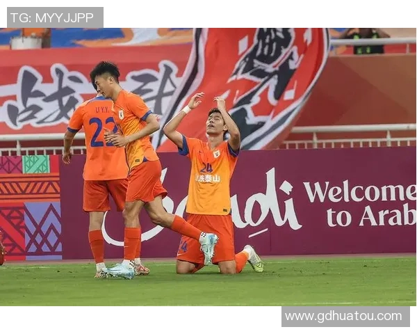 足球场上的璀璨星光许多足球明星的精彩瞬间与背后的故事