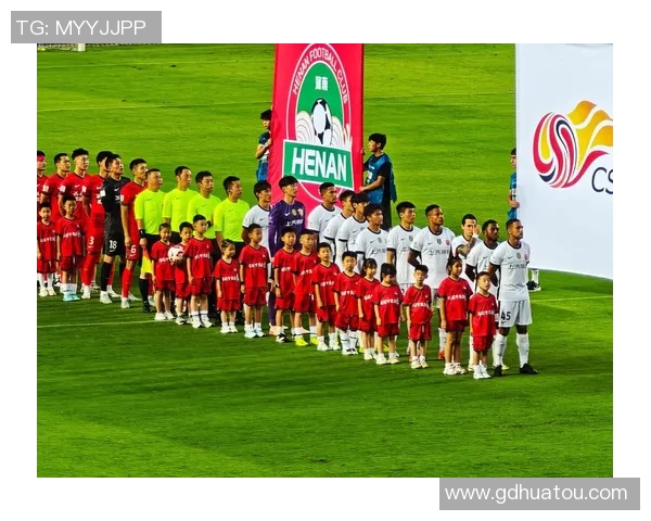 足球明星的魅力瞬间帅气过人照片尽显球场风采与个人魅力