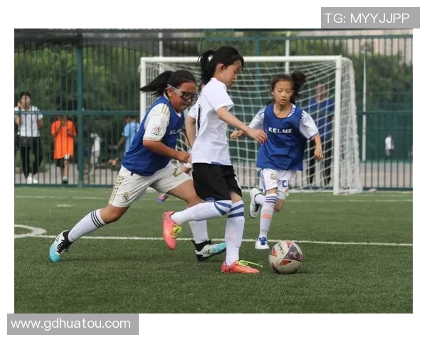 小个子女足明星的逆袭之路如何在绿茵场上闪耀光芒