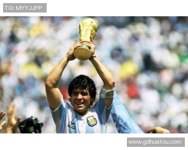 巴西足球传奇人物揭秘他是炮弹般的明星球员