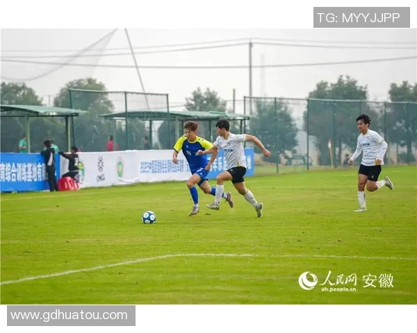 足球明星经典瞬间集锦图赏展现绿茵场上的辉煌与激情